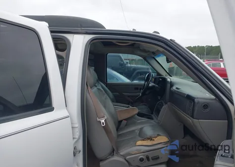 2005 Chevrolet Suburban 1500 Z71 из США, поврежденный, VIN 3GNFK16ZX5G224046